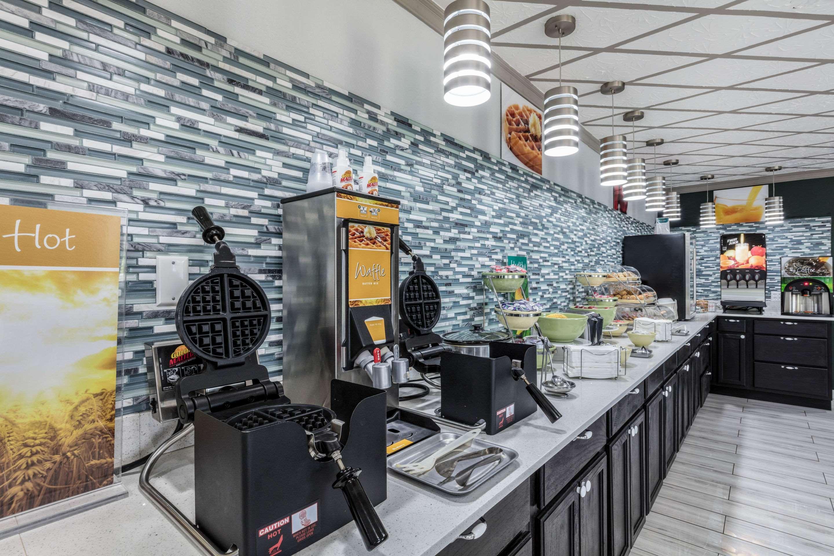 Quality Inn Forrest City I-40 エクステリア 写真